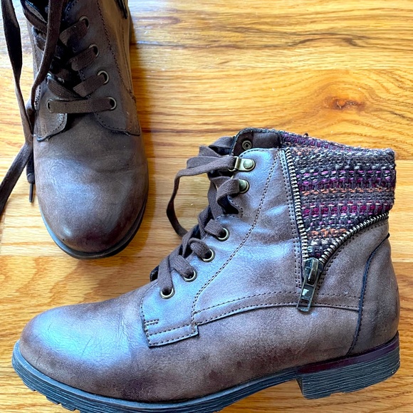 Brown boots - Picture 1 of 6